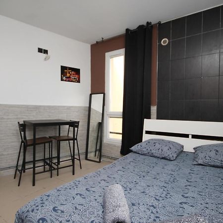 04 - Chambre Avec Lit Double Proche Paris Et Transports Wifi Saint-Denis  Esterno foto