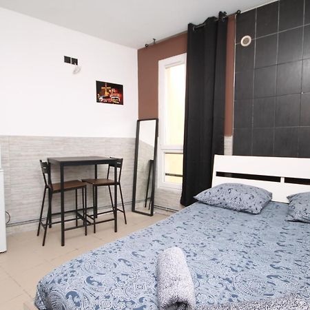 04 - Chambre Avec Lit Double Proche Paris Et Transports Wifi Saint-Denis  Esterno foto
