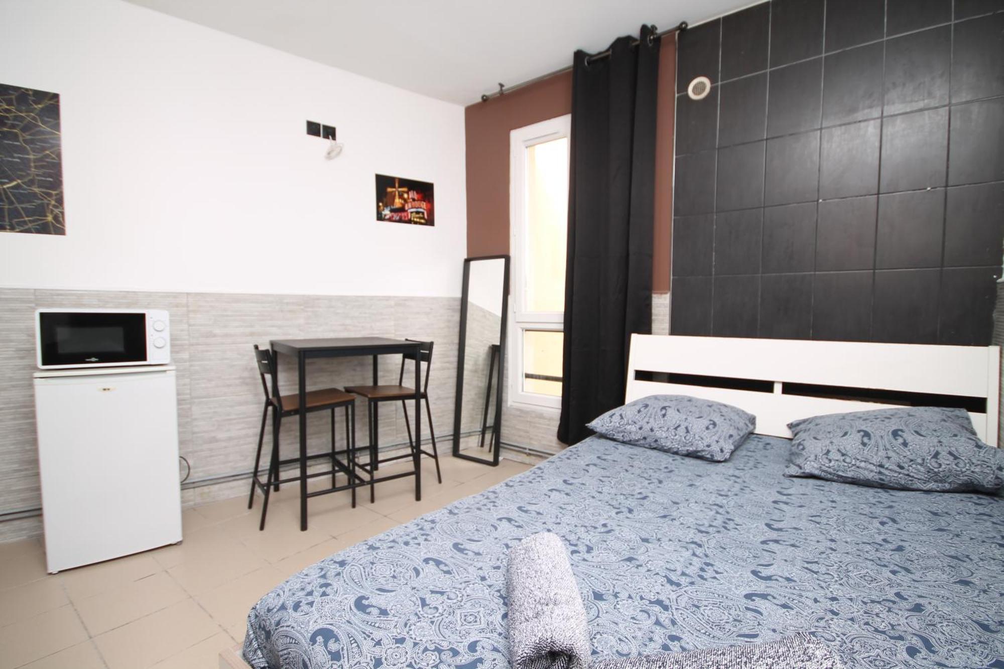 04 - Chambre Avec Lit Double Proche Paris Et Transports Wifi Saint-Denis  Esterno foto